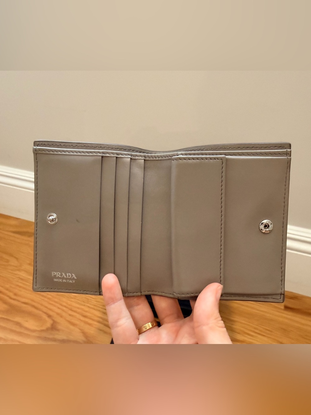 Prada Argilla Leather Wallet in Clay Gray - Picture 4 of 10